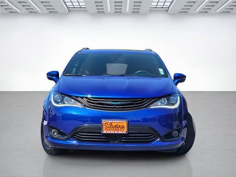 Used 2019 Chrysler Pacifica Limited w/ Advanced Safetytec Group FWD image 2