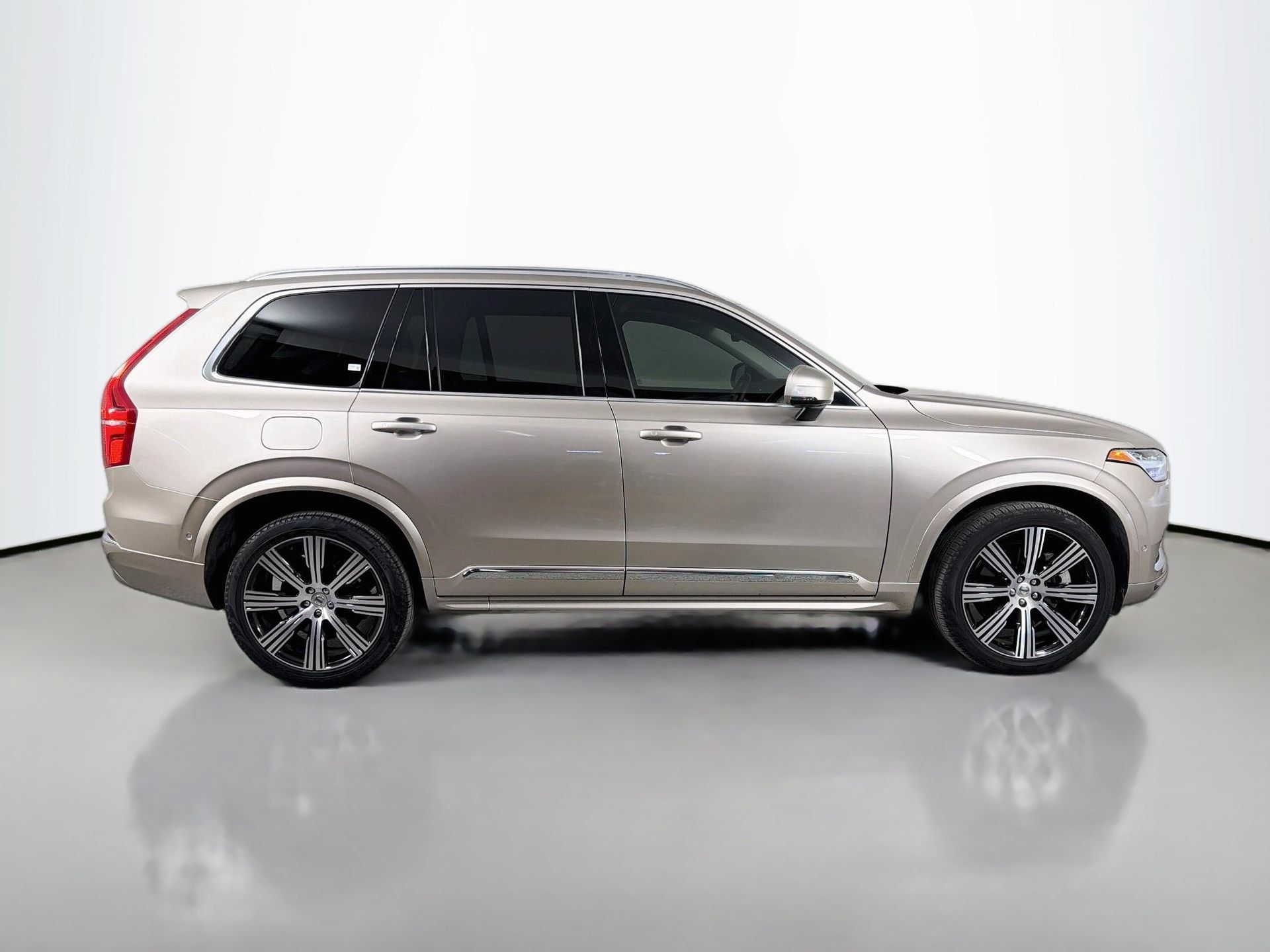 Certified 2024 Volvo XC90 T8 Plus w/ Protection Package Premier AWD/4WD image 5