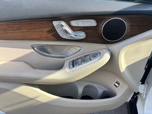 Used 2022 Mercedes-Benz GLC 300 4MATIC image 11