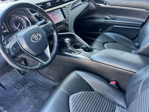 Used 2018 Toyota Camry SE w/ Moonroof Package image 12