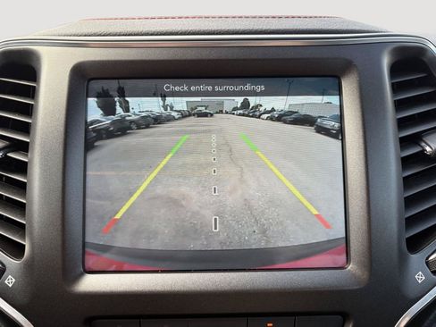 Used 2021 Jeep Cherokee Trailhawk w/ Technology Group AWD/4WD image 15