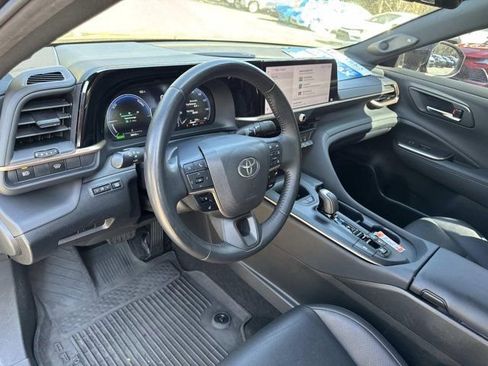 Certified 2023 Toyota Crown Limited image 10