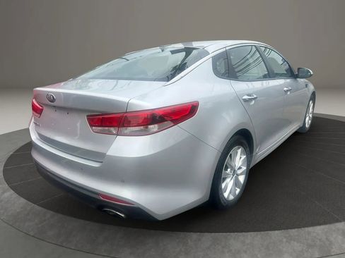 Used 2018 Kia Optima LX w/ 17" Alloy Wheels Package FWD image 5