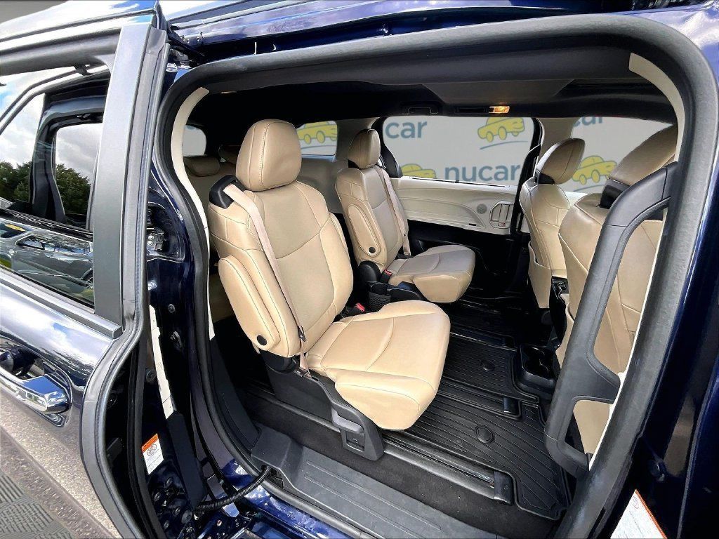 Used 2022 Toyota Sienna XLE w/ XLE Plus Package AWD/4WD image 16