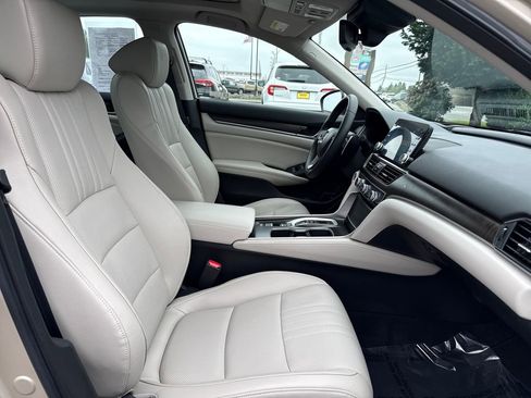 Used 2019 Honda Accord Touring image 12