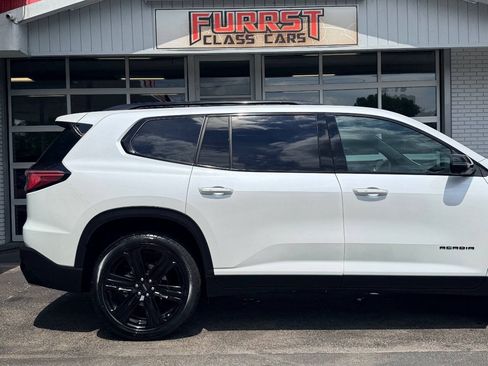 Used 2025 GMC Acadia Elevation w/ Elevation Premium Package AWD/4WD image 10