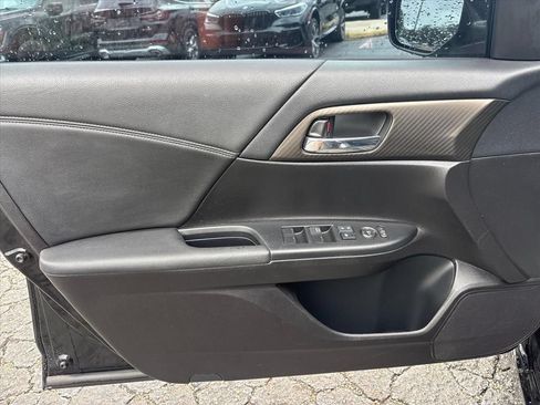 Used 2017 Honda Accord Sport image 22