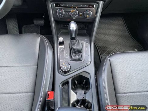 Used 2021 Volkswagen Tiguan SE AWD/4WD image 12