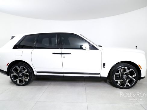 Used 2026 Rolls-Royce Cullinan AWD/4WD image 10