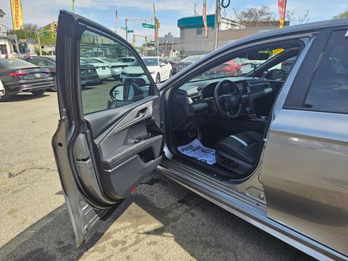 Used 2025 Toyota Camry SE w/ Convenience Package FWD image 9