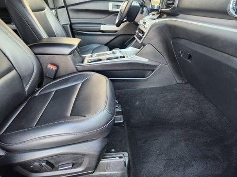 Used 2024 Ford Explorer XLT w/ Equipment Group 202A image 13