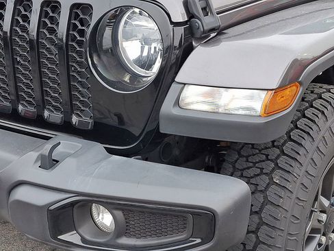 Used 2021 Jeep Gladiator Willys image 12