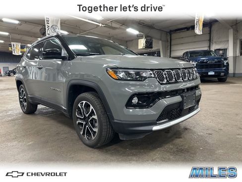Used 2024 Jeep Compass Limited image 1