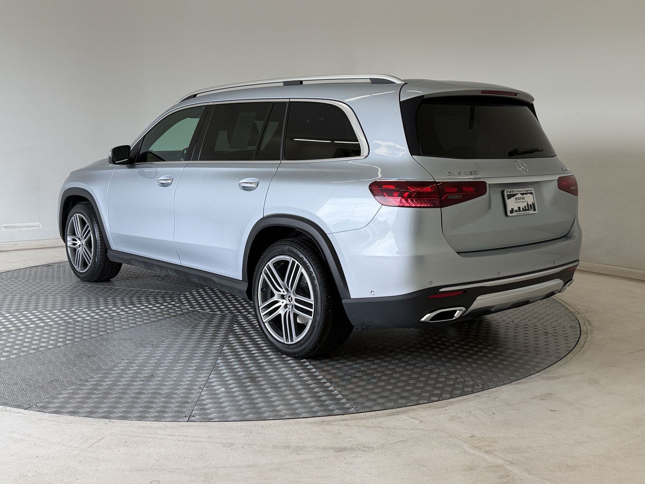 Used 2025 Mercedes-Benz GLS 450 4MATIC image 3