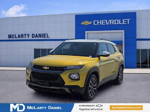 Used 2023 Chevrolet TrailBlazer ACTIV w/ Sun and Liftgate Package FWD image 2