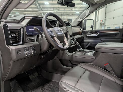 Used 2025 GMC Sierra 3500 Denali w/ Denali Reserve Package image 16