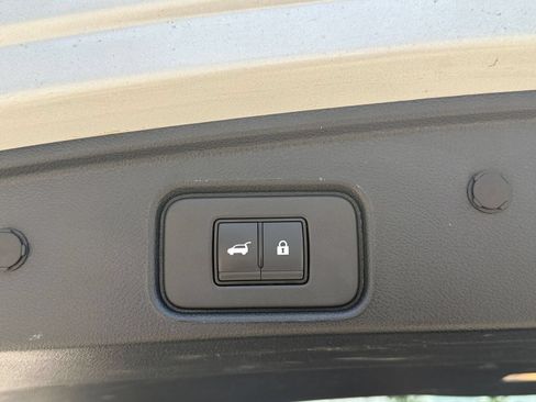 Used 2025 Nissan Pathfinder SV AWD/4WD image 23