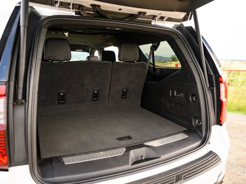 Used 2025 GMC Yukon XL AT4 AWD/4WD image 47