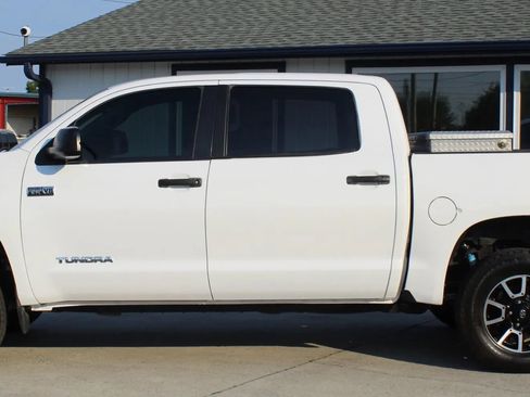 Used 2018 Toyota Tundra SR5 w/ TRD Off Road Package image 2