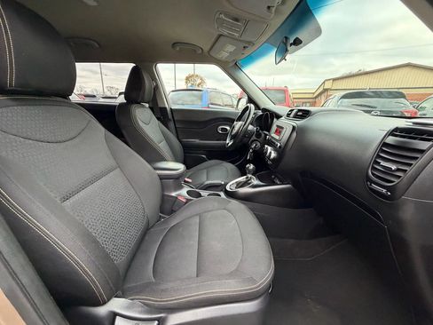 Used 2015 Kia Soul + image 29