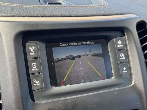 Used 2016 Jeep Cherokee Sport w/ Cold Weather Group AWD/4WD image 4