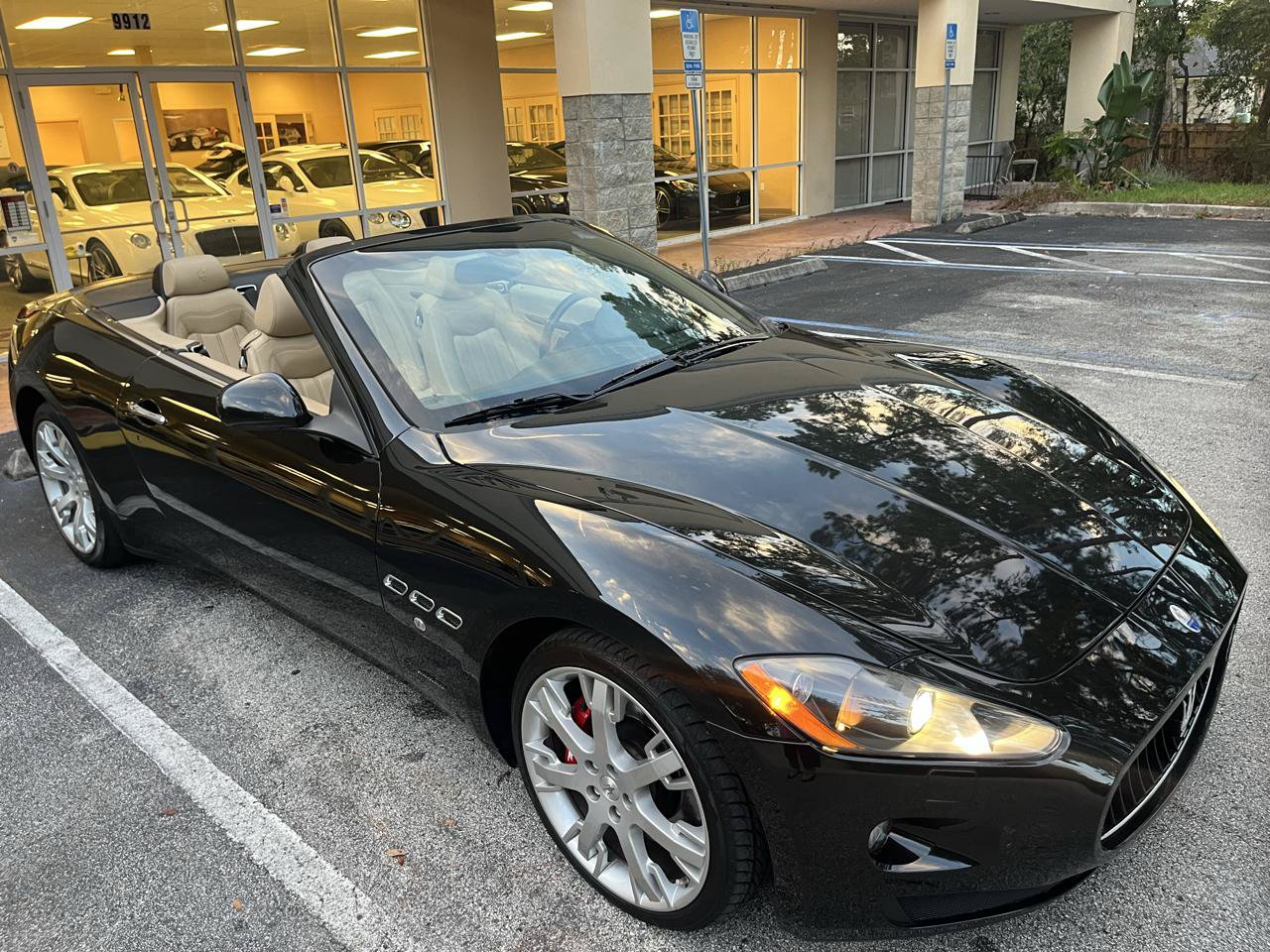 Used 2012 Maserati GranTurismo Convertible RWD image 2