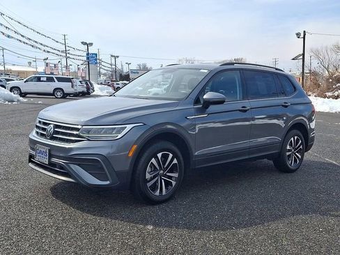 Used 2022 Volkswagen Tiguan S image 3