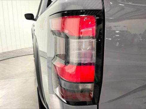 Used 2024 Nissan Frontier PRO-4X w/ Off-Road Protection Package image 29