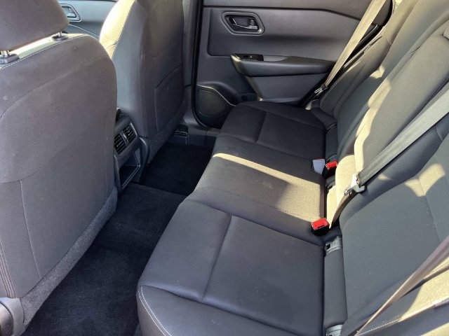 Used 2024 Nissan Rogue S FWD image 17