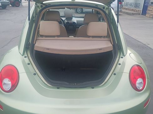 Used 2009 Volkswagen Beetle S FWD image 9
