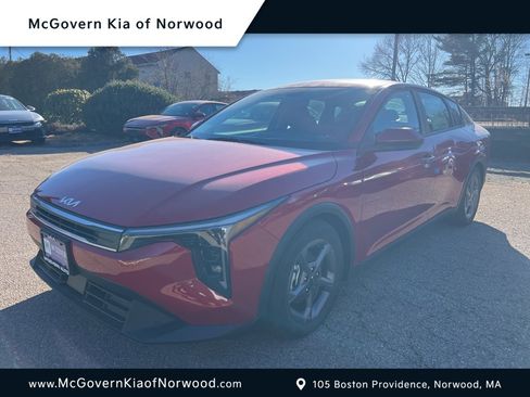 New 2025 Kia K4 LXS image 1