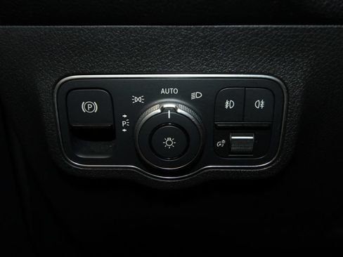 Used 2022 Mercedes-Benz GLB 250 4MATIC image 10