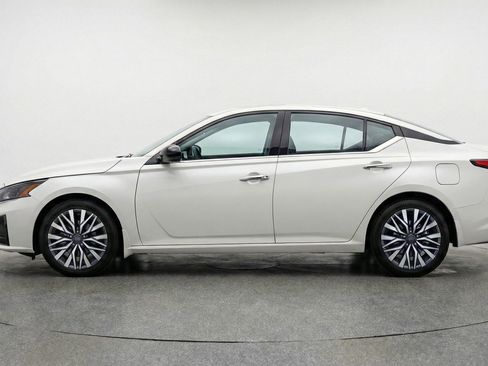 Used 2025 Nissan Altima 2.5 SV image 5
