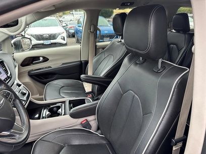 Used 2022 Chrysler Pacifica Limited