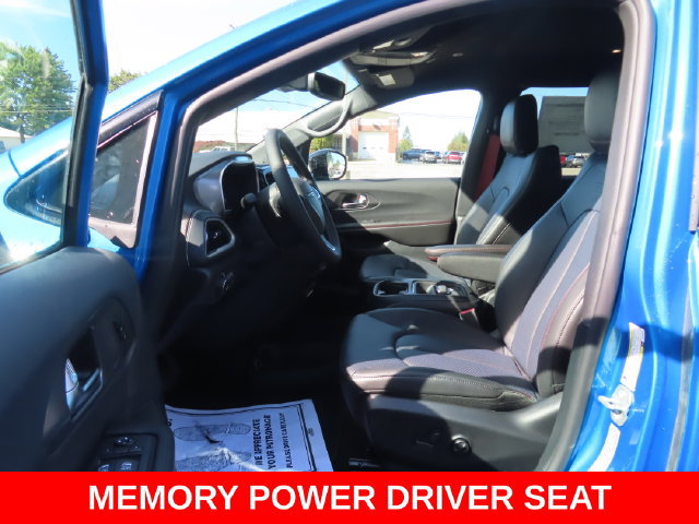 New 2027 Chrysler Pacifica Select AWD/4WD image 17