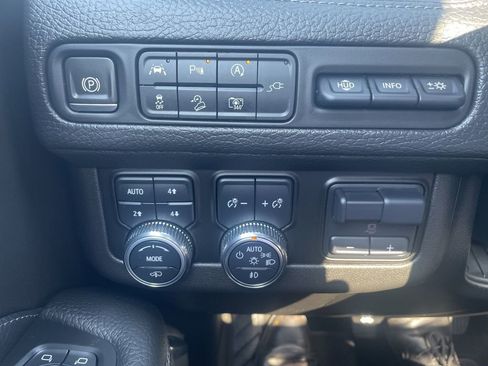 Certified 2022 GMC Yukon Denali w/ Advanced Technology Package image 29