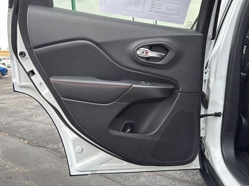 Used 2020 Jeep Cherokee Trailhawk w/ Cold Weather Group image 19