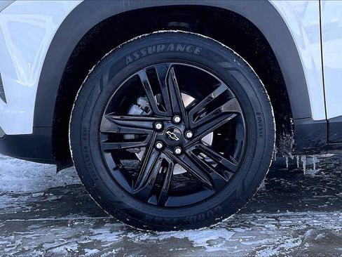 Used 2025 Chevrolet Trax ACTIV w/ Sunroof Package image 9