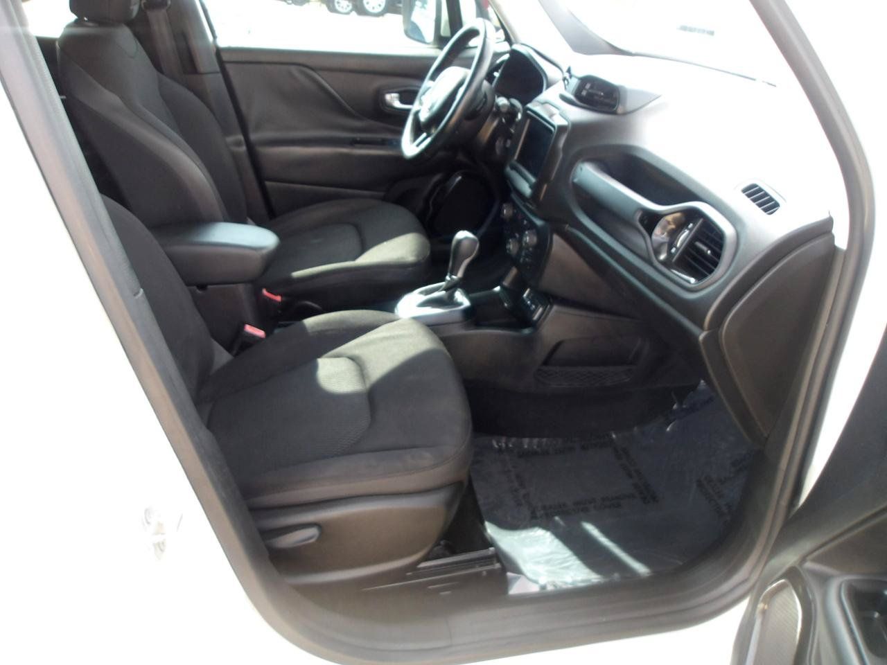 Used 2018 Jeep Renegade Altitude FWD image 10