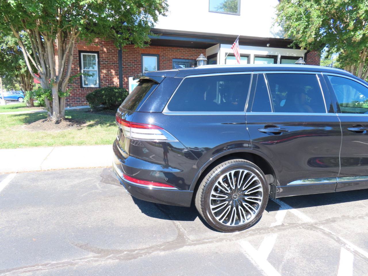 Used 2022 Lincoln Aviator Black Label w/ Dynamic Handling Package AWD/4WD image 7