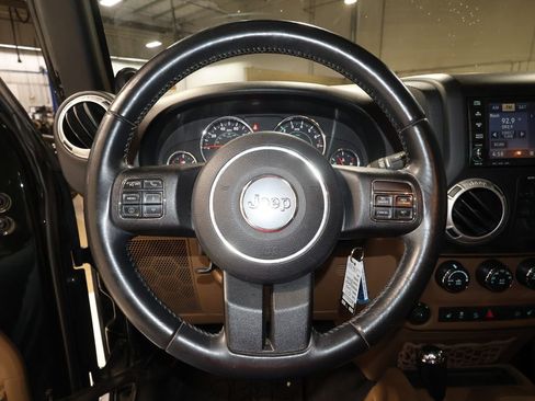 Used 2012 Jeep Wrangler Unlimited Sahara w/ Connectivity Group image 7