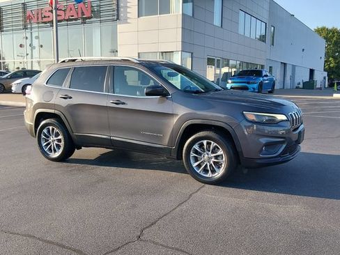 Used 2019 Jeep Cherokee Latitude Plus w/ Comfort/Convenience Group AWD/4WD image 1