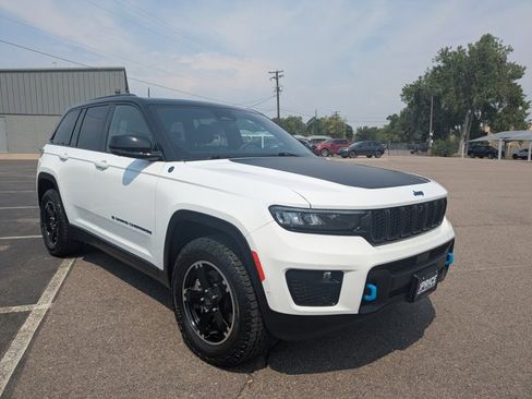 Used 2023 Jeep Grand Cherokee Trailhawk w/ Advanced Protech Group II AWD/4WD image 3