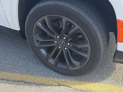 Used 2024 Jeep Grand Wagoneer Series III w/ Rear Seat Video Group 1 image 8