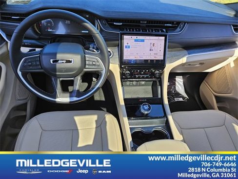 New 2025 Jeep Grand Cherokee Limited w/ Luxury Tech Group II image 9