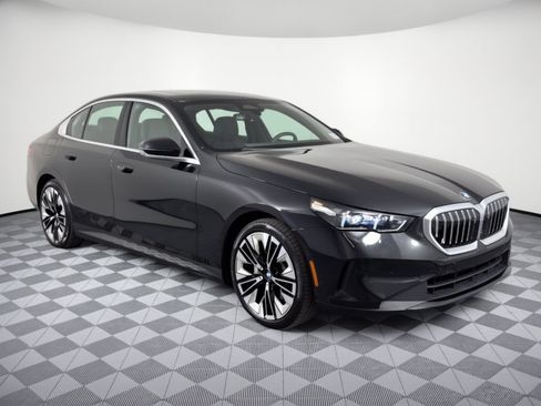 Used 2026 BMW 530i RWD image 7