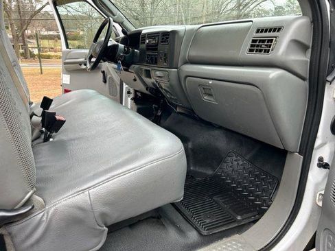 Used 2004 Ford F350 XL image 30