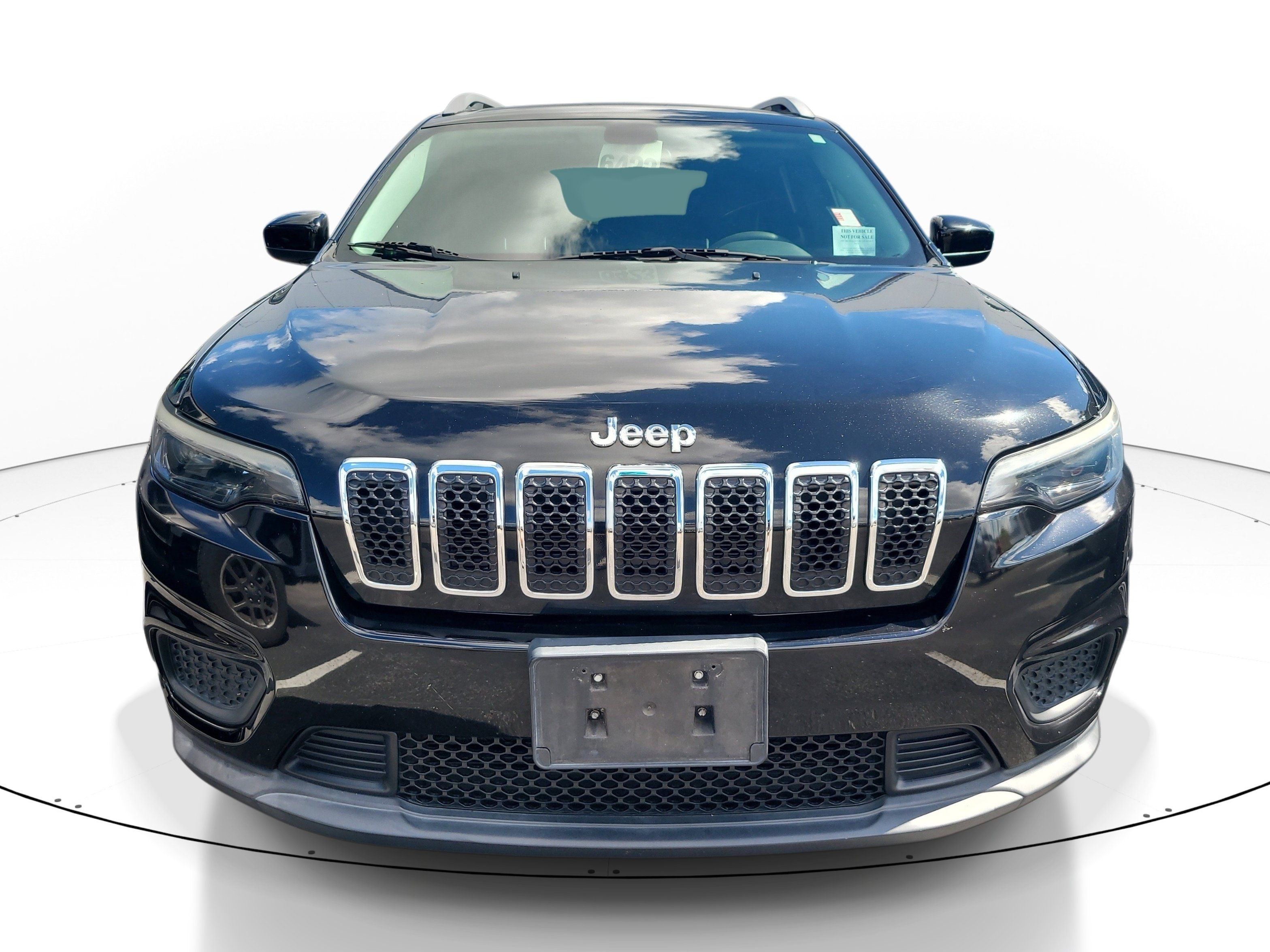 Used 2020 Jeep Cherokee Latitude FWD image 2