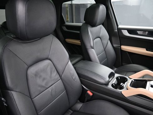 Certified 2024 Porsche Cayenne image 26