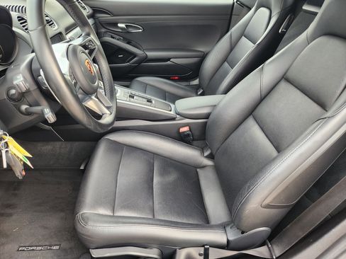 Used 2018 Porsche 718 Boxster image 16